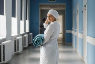 Омбудсмен сообщила о состоянии младенца, найденного в унитазе в Москве