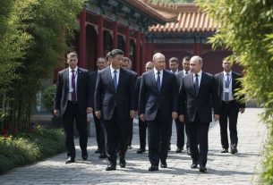 Путин и Си Цзиньпин вместе прогулялись по резиденции — видео