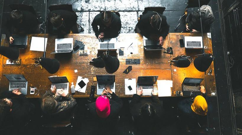 Ключевые навыки и инструменты для успешной работы с блогерами и лидерами мнений