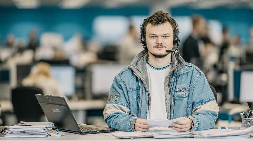 Плюсы и минусы работы Helpdesk Engineer: честный взгляд на профессию изнутри