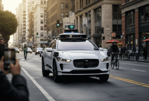 В США полиция остановила роботакси Waymo из-за подозрения на опьянение