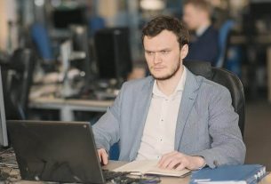 Сколько зарабатывает специалист технической поддержки и от чего зависит зарплата