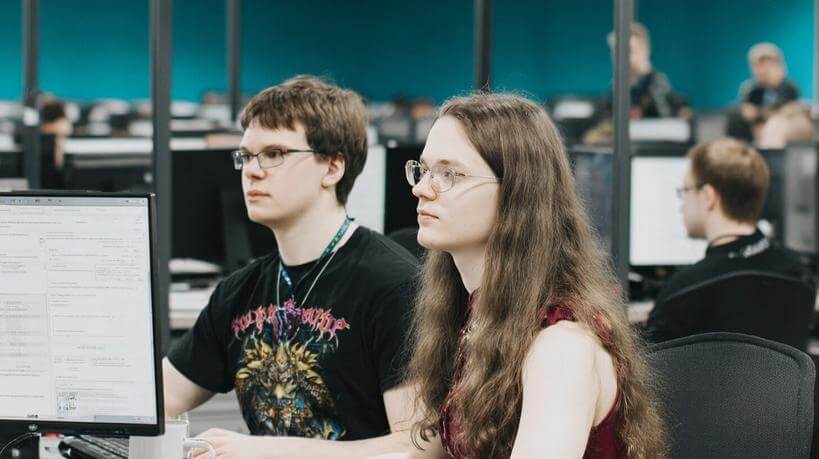 Зарплата и карьерные перспективы комьюнити-менеджера: что ждет новичков в профессии