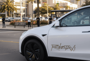 Владелец роботакси Tesla заметил, как страхующий водитель уснул