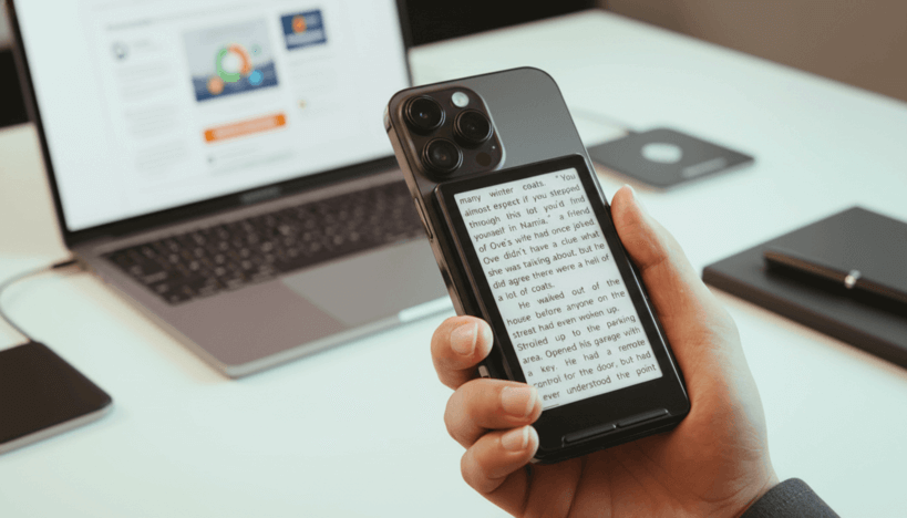 Xteink выпустила компактную E-Ink читалку для крепления к iPhone